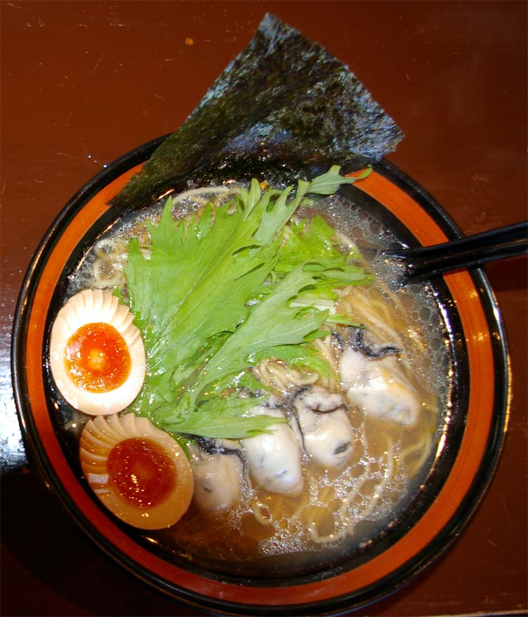 時期によってかわる「季節の尾道」。あさり・カキ・つけ麺など季節ごとに工夫している。