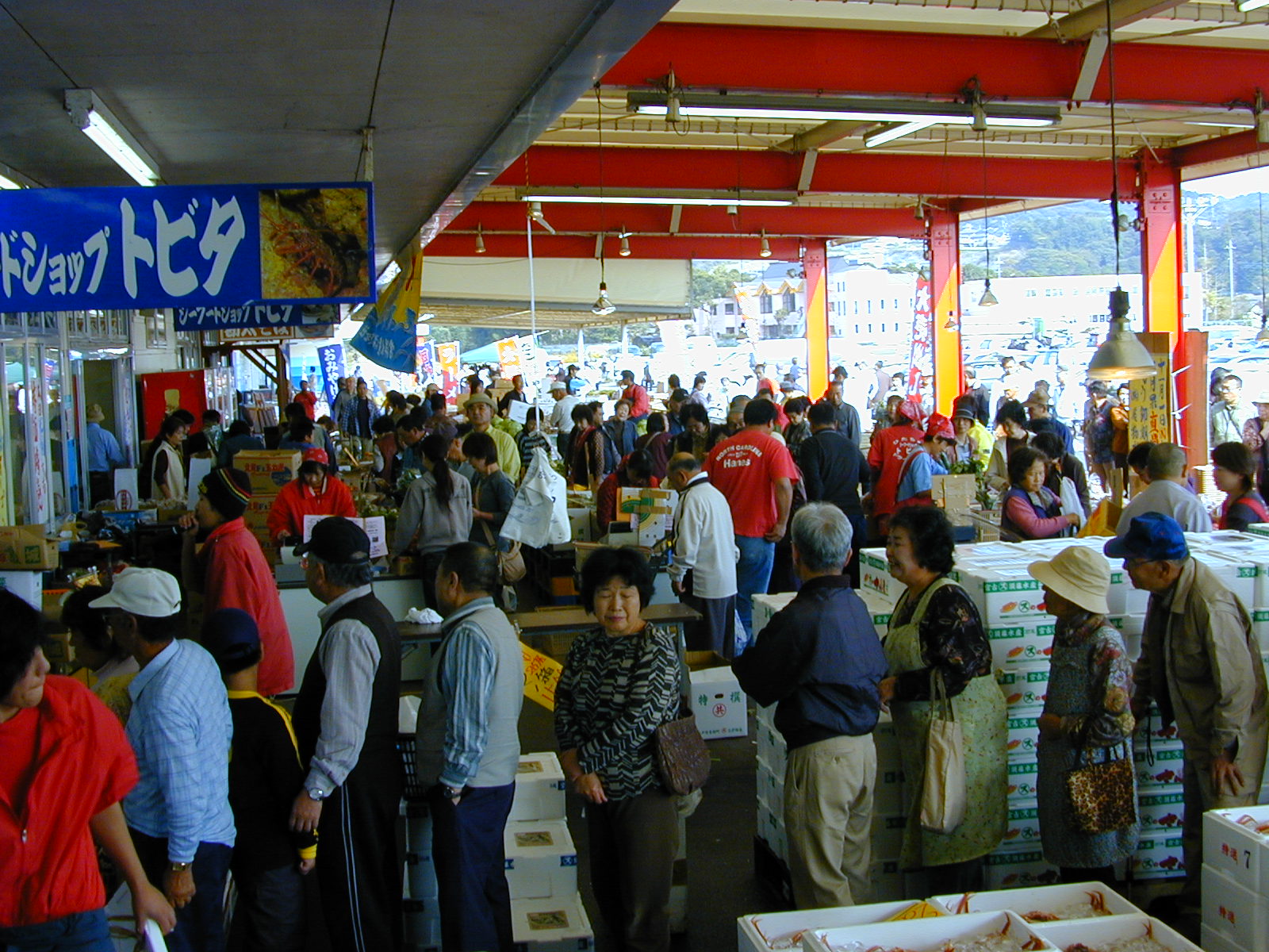 イベント時には平日でも行列ができる